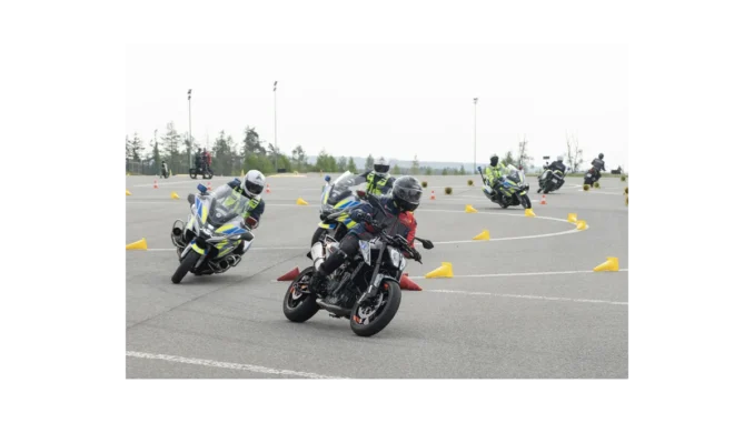 Učme se přežít: Bezpečnostní kurzy pro motorkáře