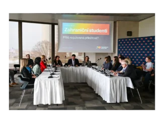 Diskuze na NEWTON: Jak ovlivňují víza talenty?