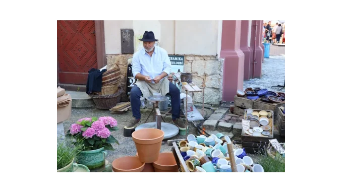 Objevte keramiku na tradičním dni v Kostelci